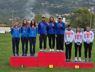 Софья Меркулова — в центре верхней ступеньки пьедестала